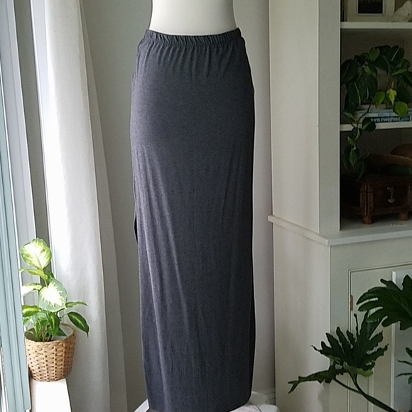 Aritzia Babaton Dresses & Skirts - Aritzia Babaton maxi skirt